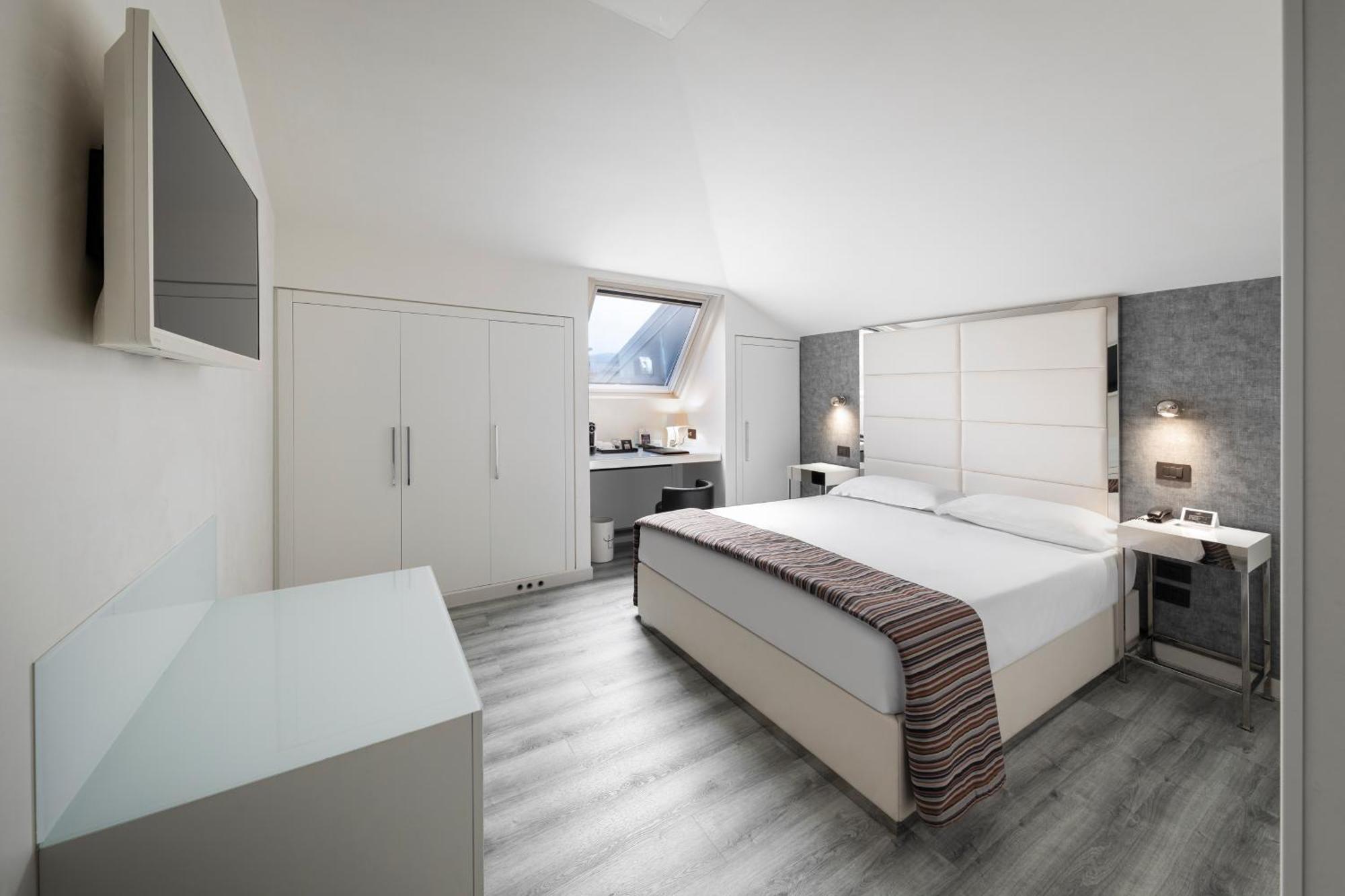 Lhp Hotel Montecatini Palace & Spa Exteriér fotografie A bedroom at the hotel